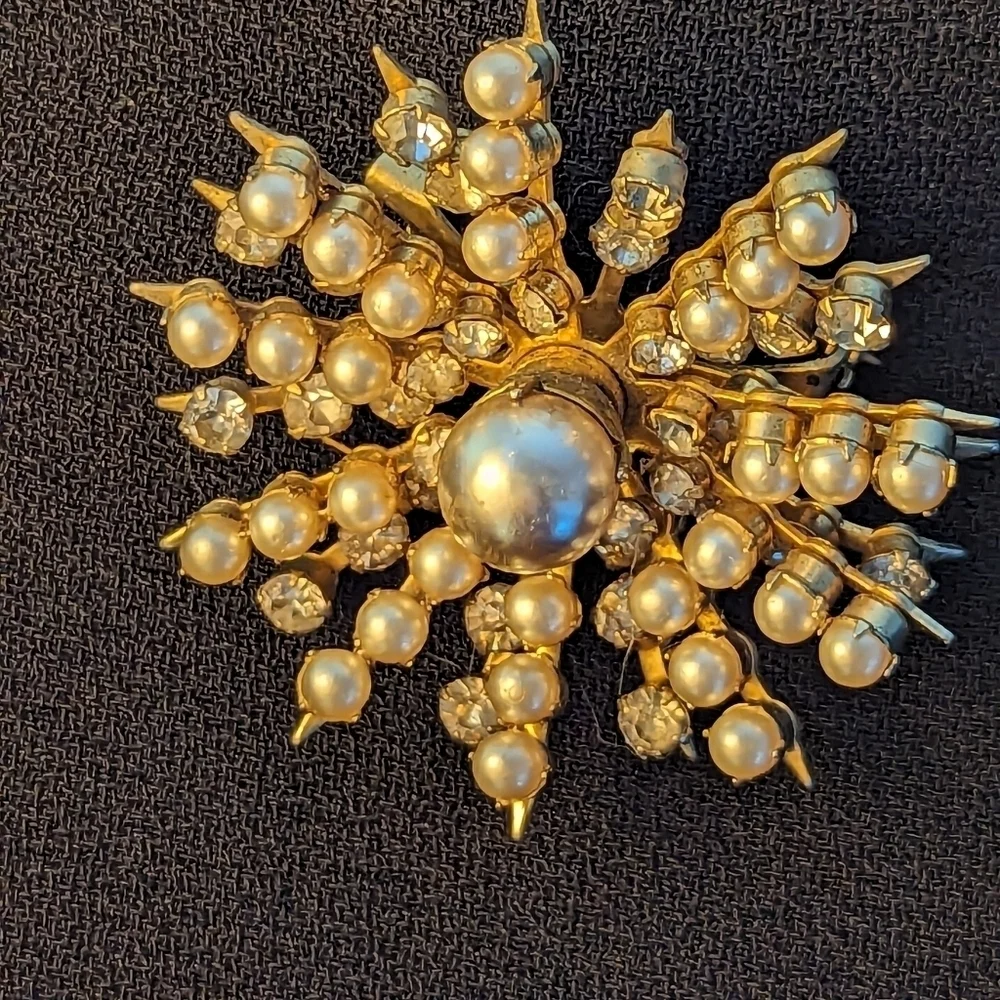 Coro Vintage Signed Brooch Faux Pearls rhinestone diamonds, atomic sun burst